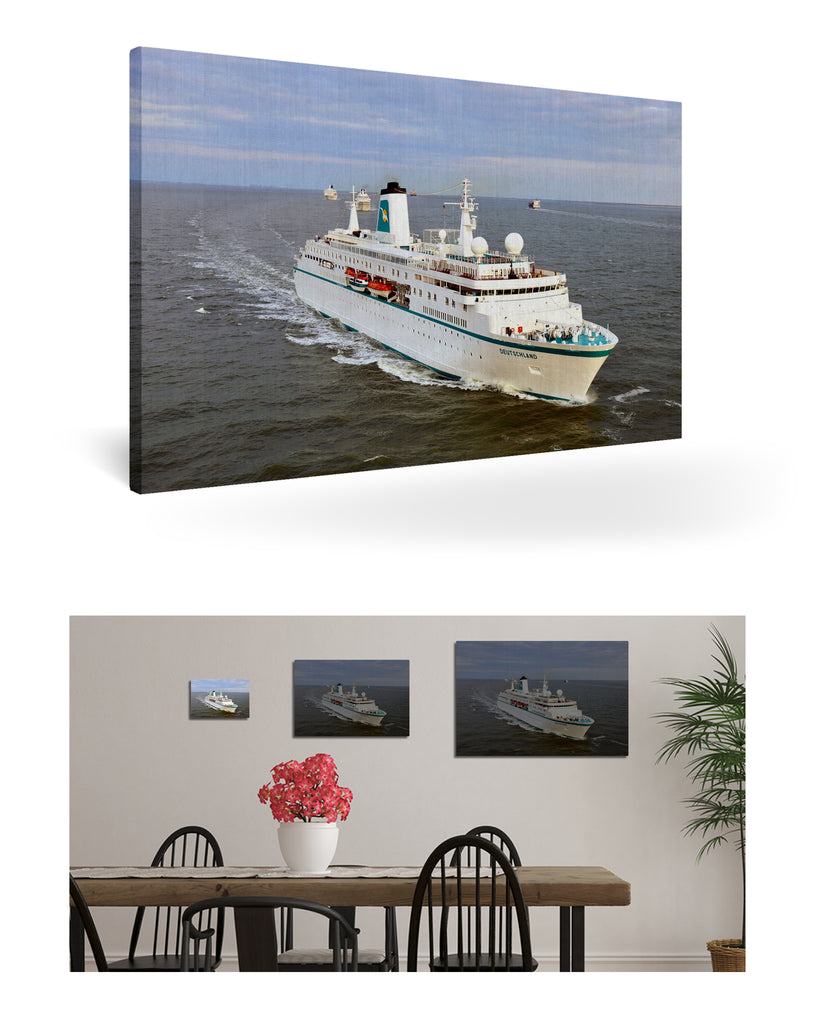 Bremerhaven, Deutschland mit MS Deutschland