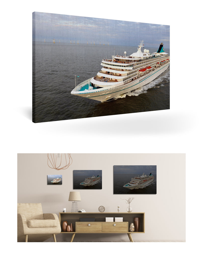 Bremerhaven, Deutschland mit MS Artania