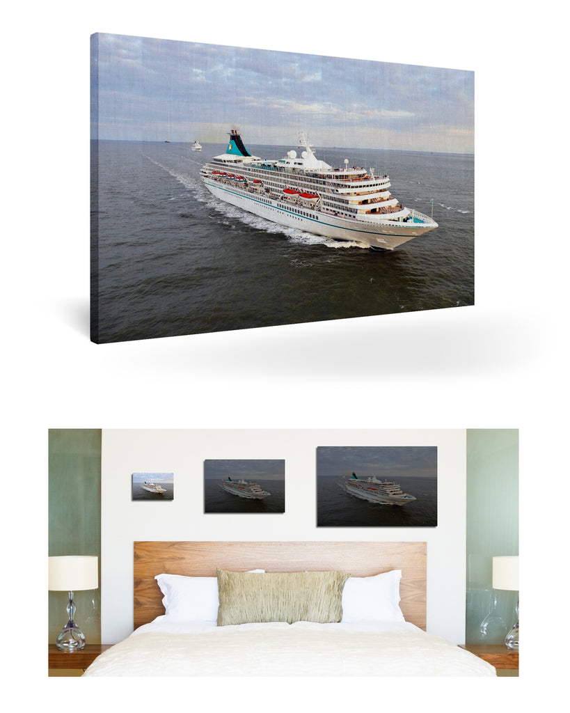 Bremerhaven, Deutschland mit MS Artania