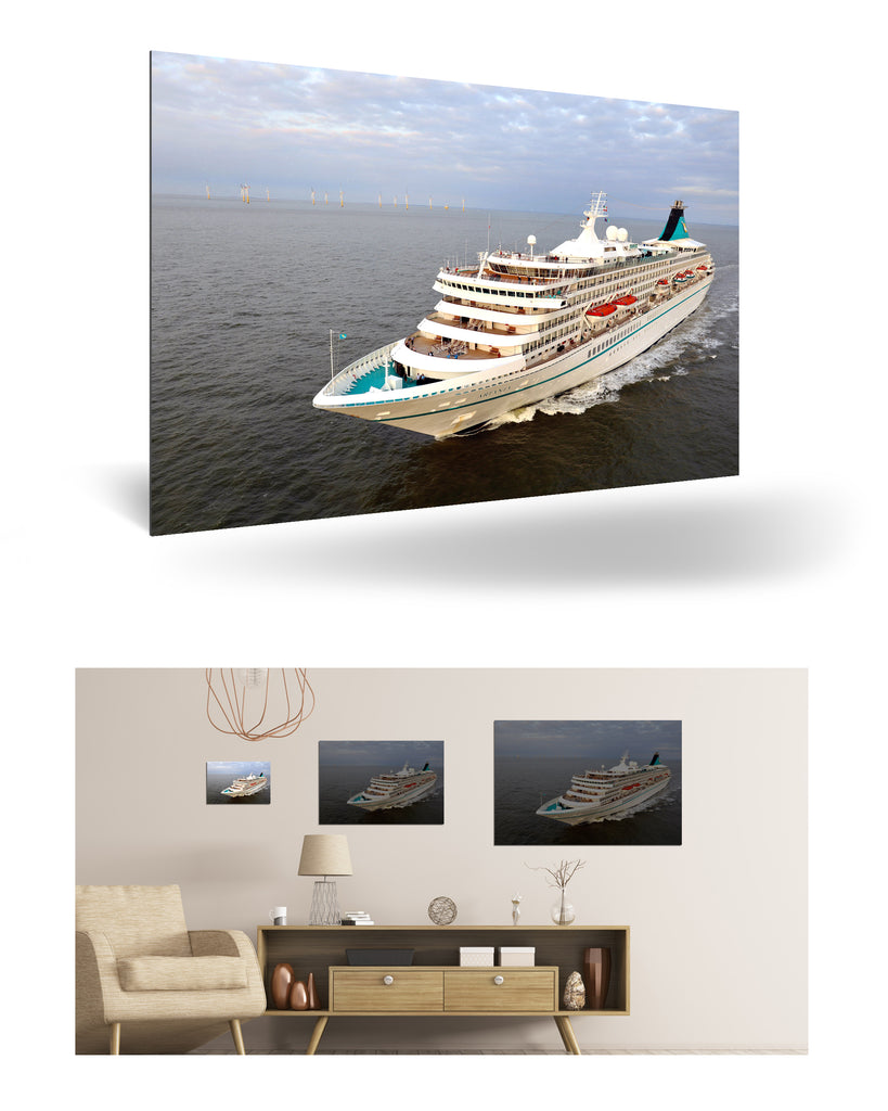 Bremerhaven, Deutschland mit MS Artania