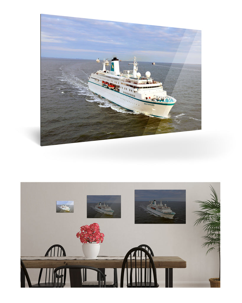 Bremerhaven, Deutschland mit MS Deutschland