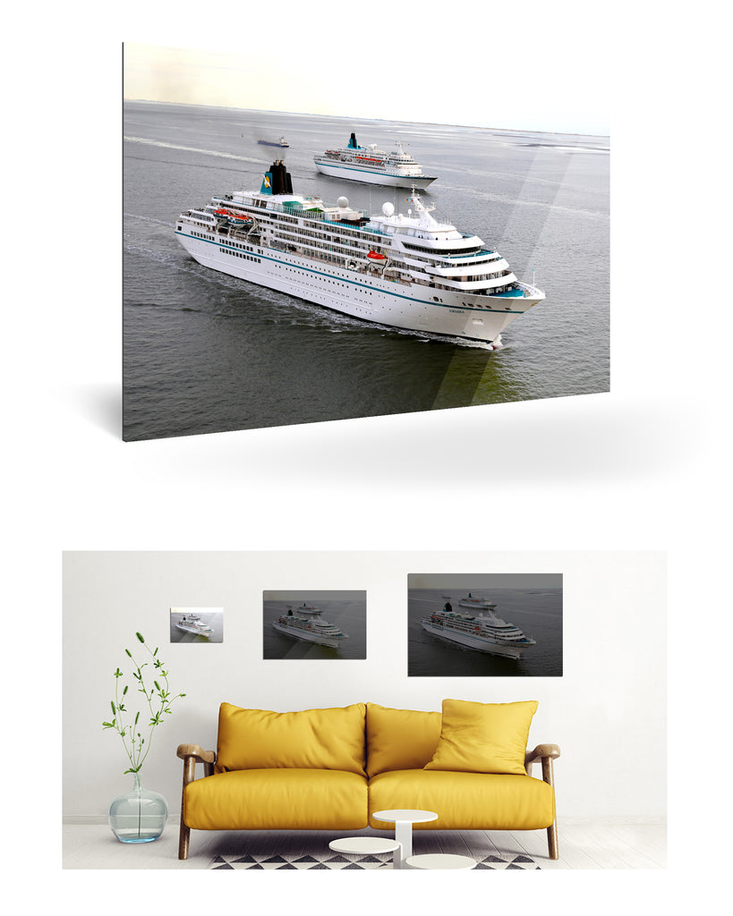 Bremerhaven, Deutschland mit MS Amadea und MS Albatros