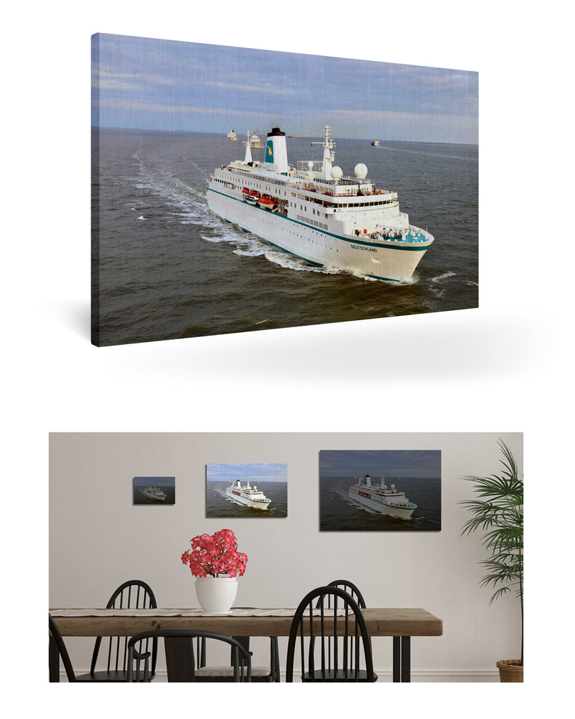 Bremerhaven, Deutschland mit MS Deutschland