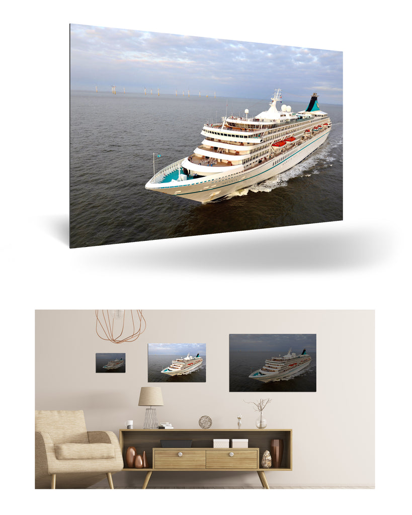 Bremerhaven, Deutschland mit MS Artania