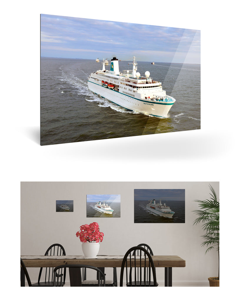 Bremerhaven, Deutschland mit MS Deutschland