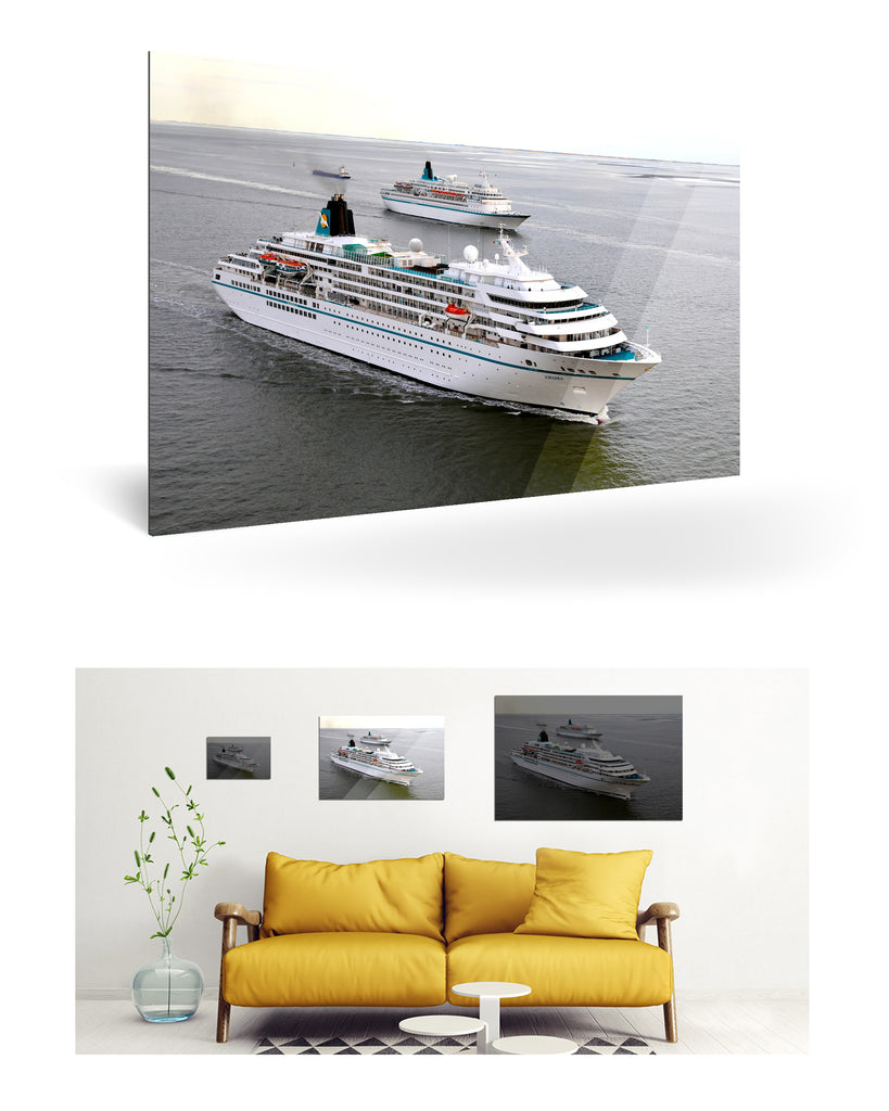 Bremerhaven, Deutschland mit MS Amadea und MS Albatros