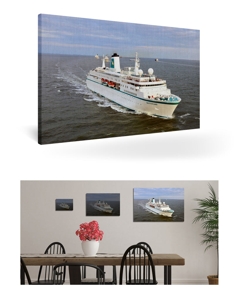 Bremerhaven, Deutschland mit MS Deutschland