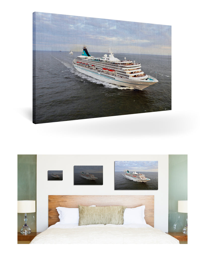 Bremerhaven, Deutschland mit MS Artania