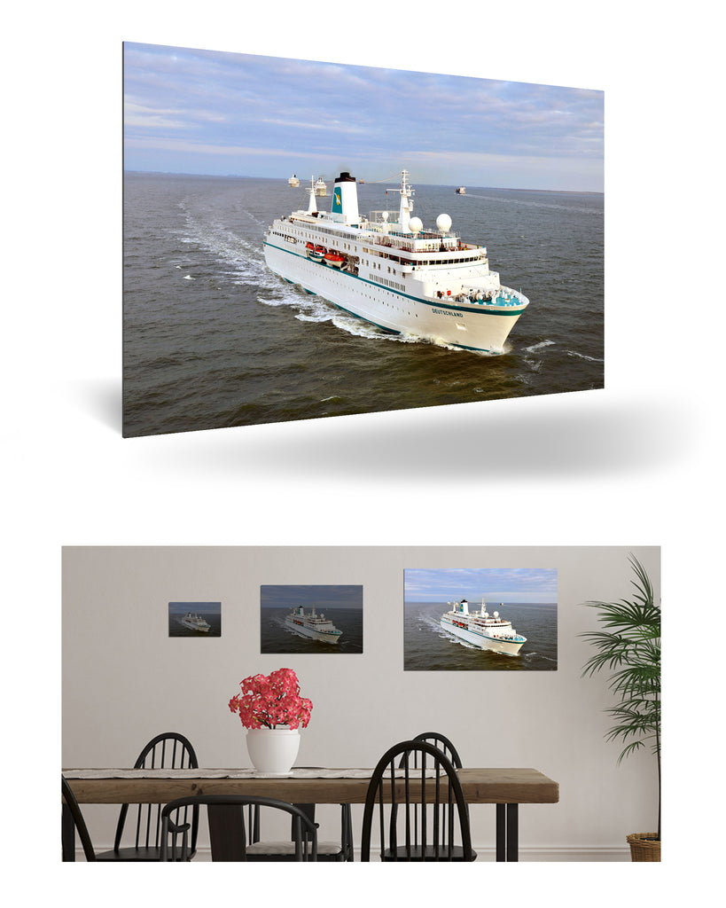 Bremerhaven, Deutschland mit MS Deutschland