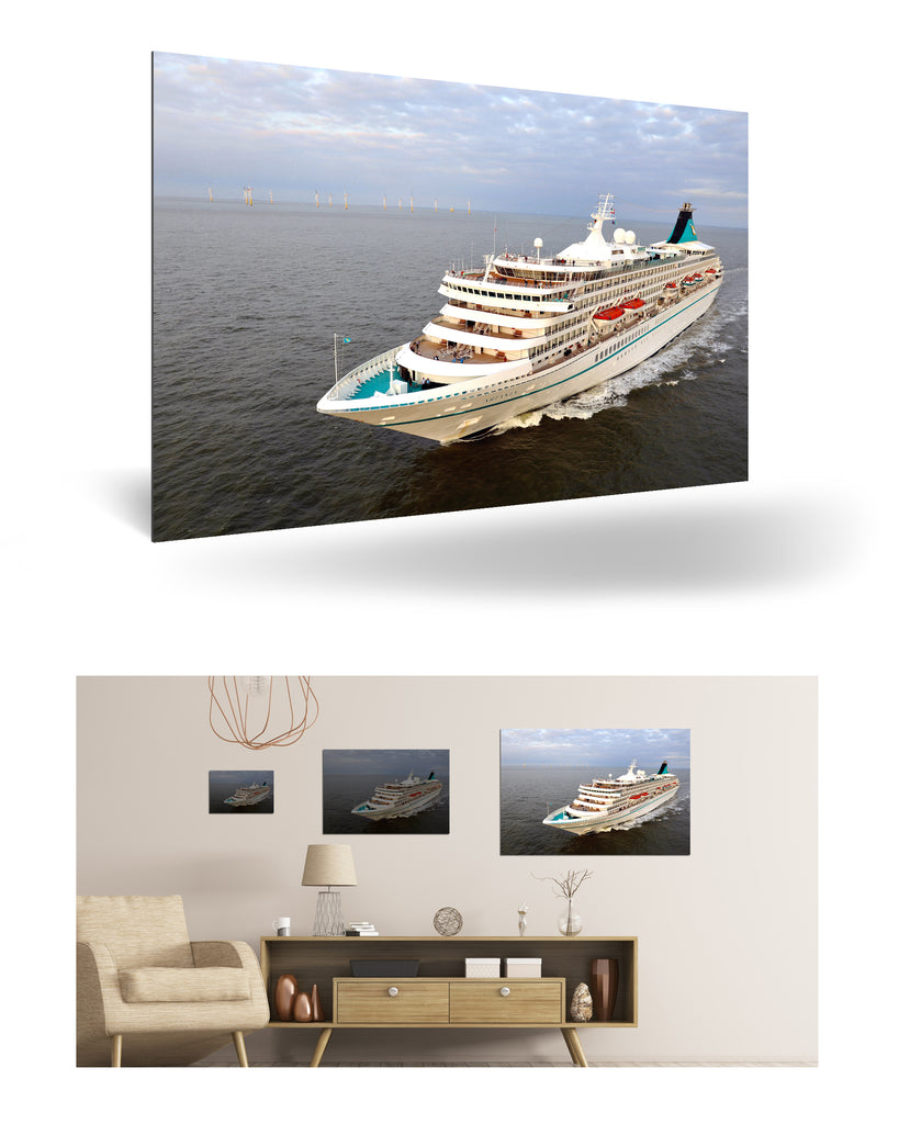 Bremerhaven, Deutschland mit MS Artania