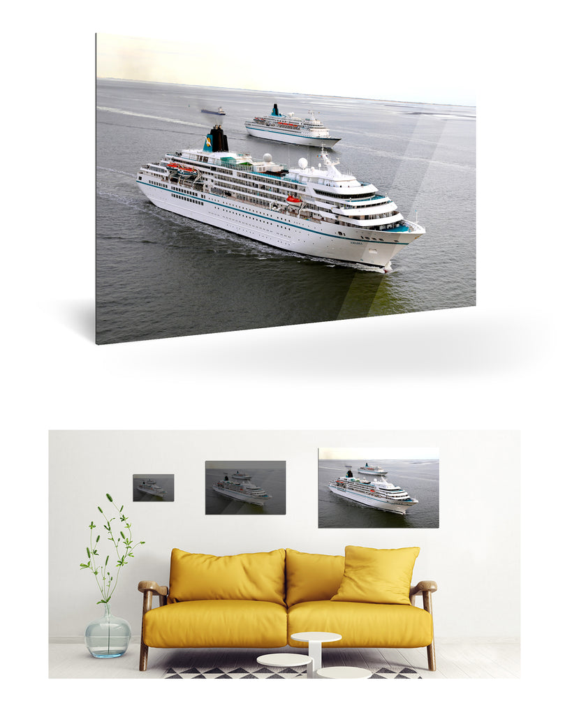 Bremerhaven, Deutschland mit MS Amadea und MS Albatros